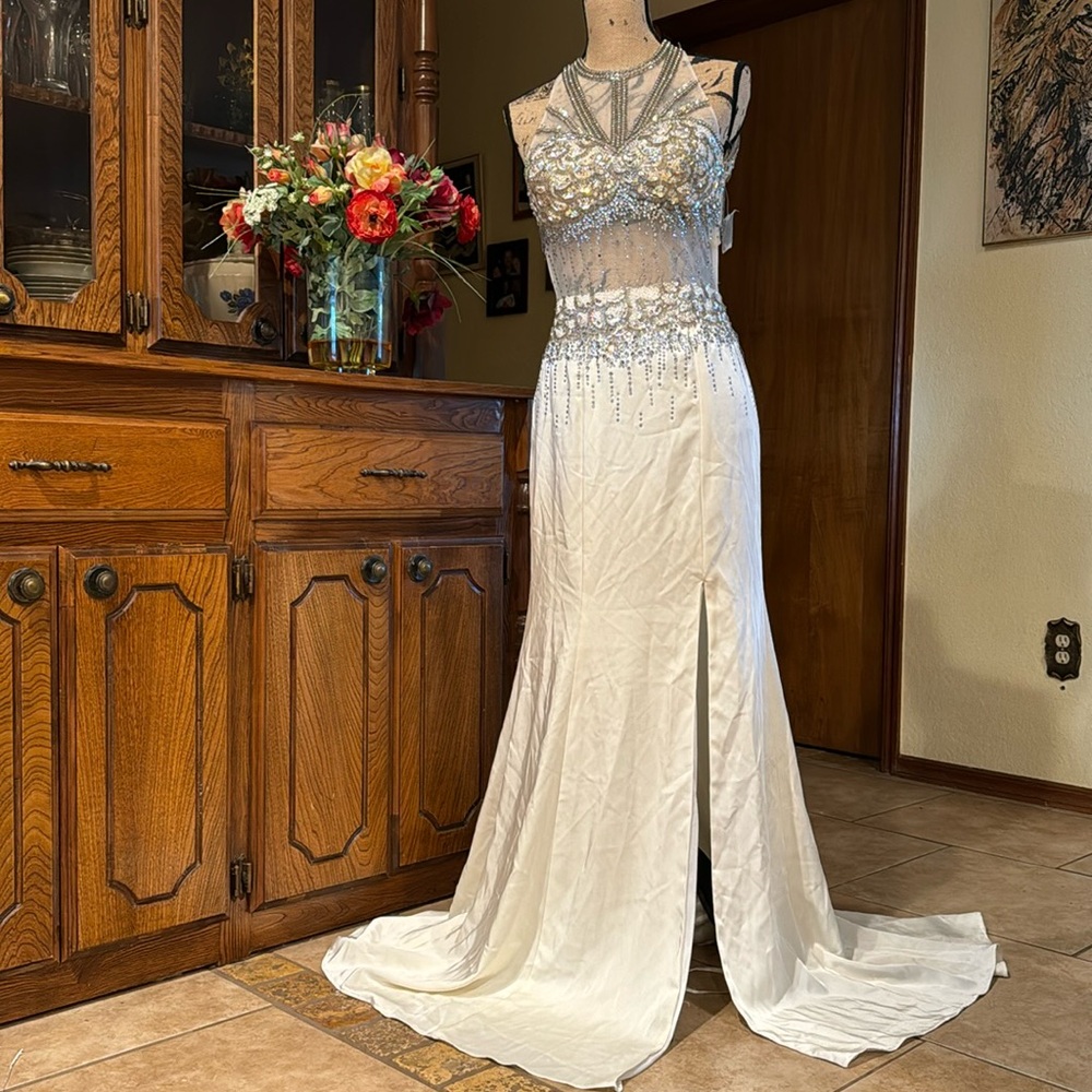 Beautiful wedding dress size 6